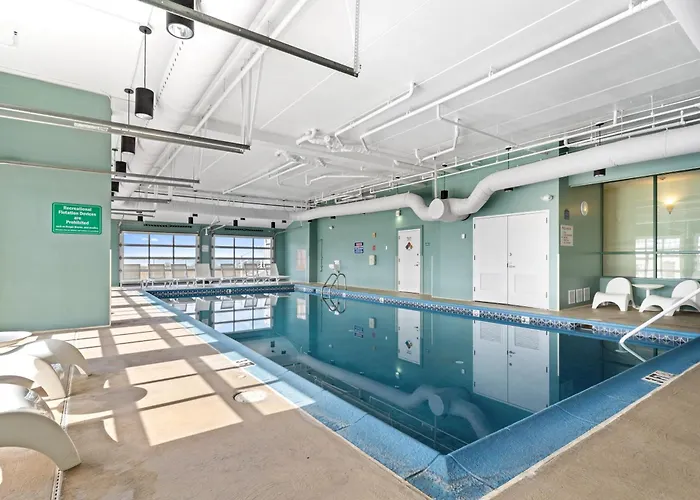 Bayfront 2br Windoor Pool By Convention Center Holiday home